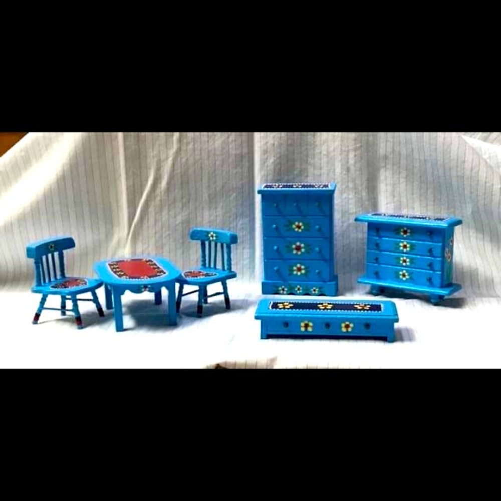 Miniature Dollhouse Diorama 6 Piece Hand painted miniature furniture